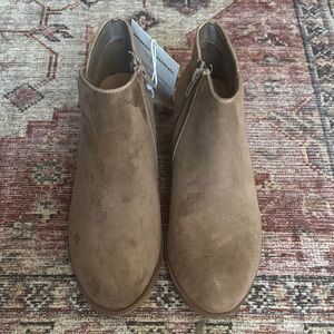 Amazon Essentials Tan Ankle Boots